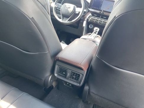 Used 2022 Toyota Venza Limited AWD/4WD image 20