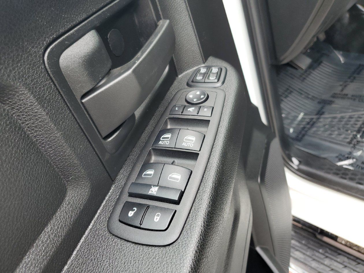 Used 2023 RAM 2500 Tradesman w/ Chrome Appearance Group AWD/4WD image 17