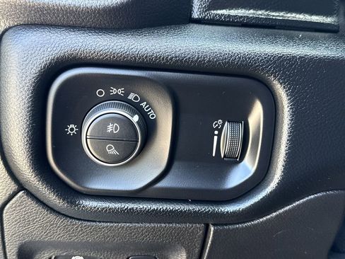 Used 2020 RAM 1500 Big Horn AWD/4WD image 37
