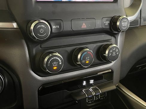 Used 2019 RAM 1500 Big Horn AWD/4WD image 18