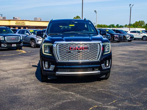 Used 2021 GMC Yukon XL Denali w/ Denali Premium Package AWD/4WD image 2