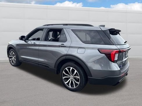 Used 2025 Ford Explorer ST-Line image 3