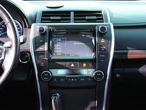 Used 2016 Toyota Camry XLE image 22