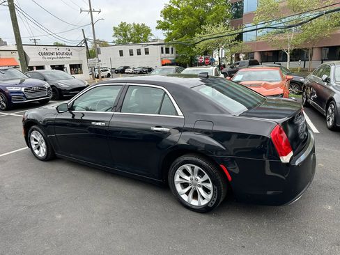 Used 2015 Chrysler 300 Limited image 10