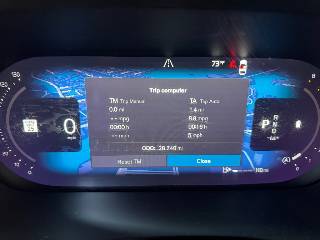 Certified 2024 Volvo XC60 B5 Plus AWD/4WD image 28