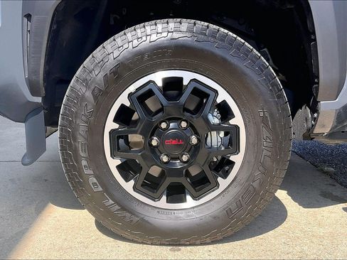 Used 2025 Toyota Tacoma TRD Off-Road w/ TRD Off Road Upgrade Package AWD/4WD image 11