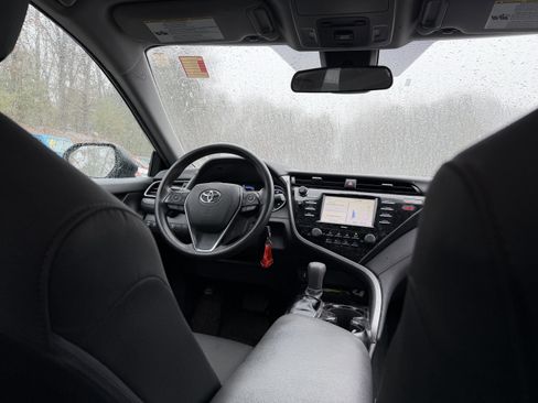 Used 2020 Toyota Camry LE image 3