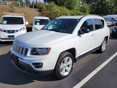 Used 2016 Jeep Compass Sport w/ Power Value Group FWD image 3