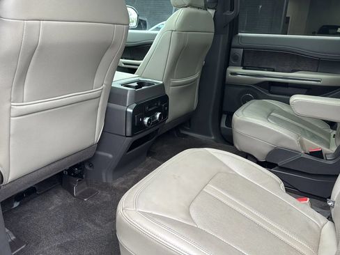 Used 2018 Ford Expedition Limited w/ Equipment Group 302A AWD/4WD image 28
