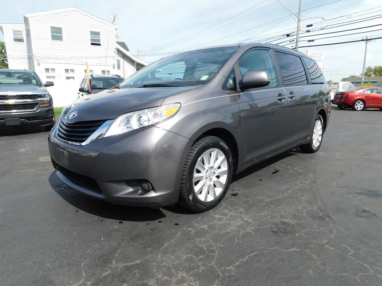 Used 2012 Toyota Sienna LE w/ Towing Pkg AWD/4WD image 4