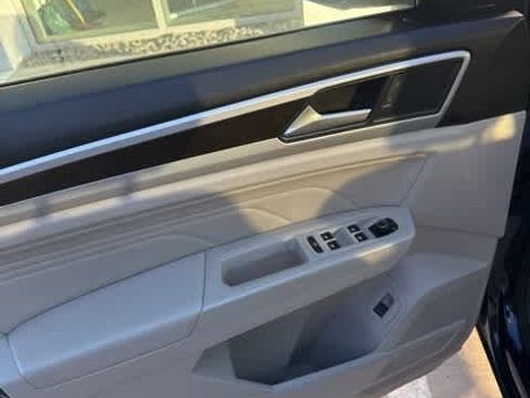 Certified 2023 Volkswagen Atlas SE image 13