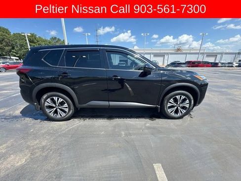Used 2021 Nissan Rogue SV FWD image 2