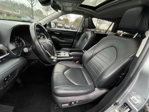 Used 2023 Toyota Highlander XLE image 27