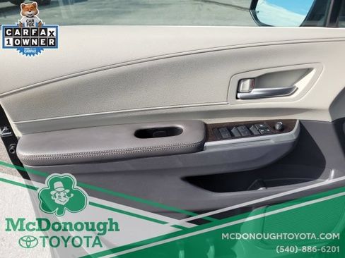 Used 2024 Toyota Sienna XLE FWD image 18