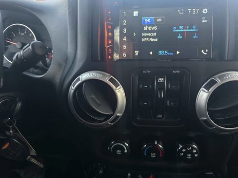 Used 2018 Jeep Wrangler Unlimited Sahara image 36