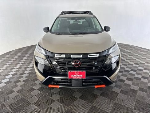 Used 2025 Nissan Rogue SV AWD/4WD image 2