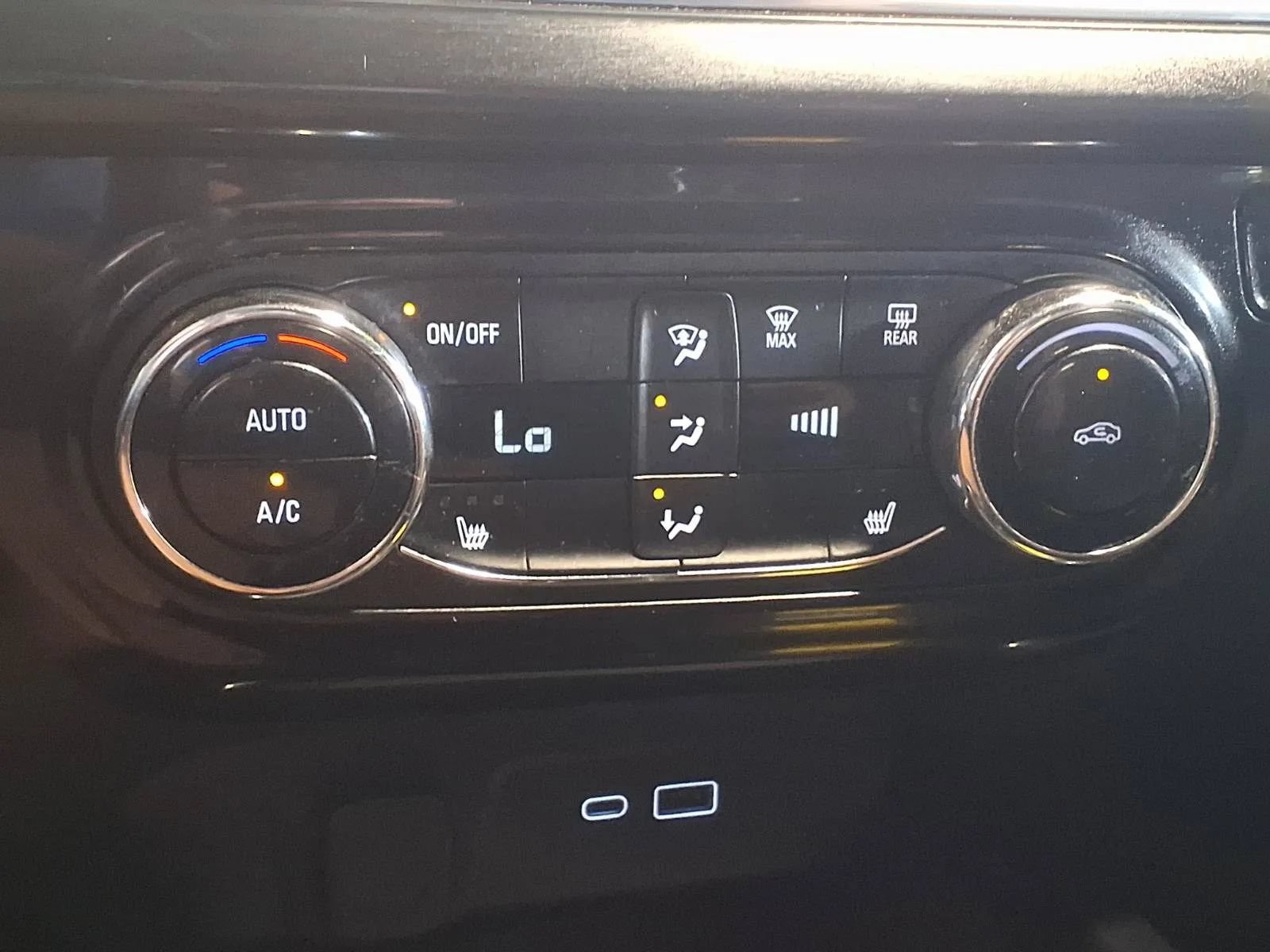Used 2024 Chevrolet Trax RS w/ Driver Confidence Package FWD image 19