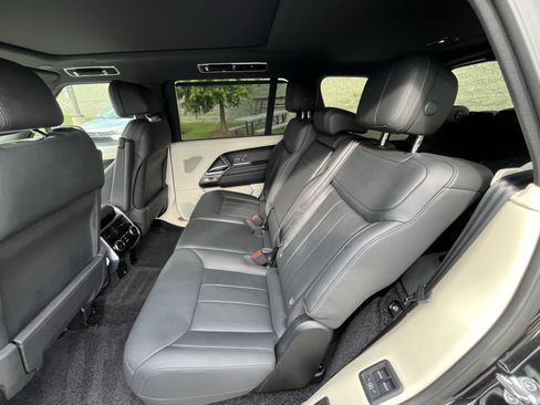 Used 2024 Land Rover Range Rover Long Wheelbase SE AWD/4WD image 31