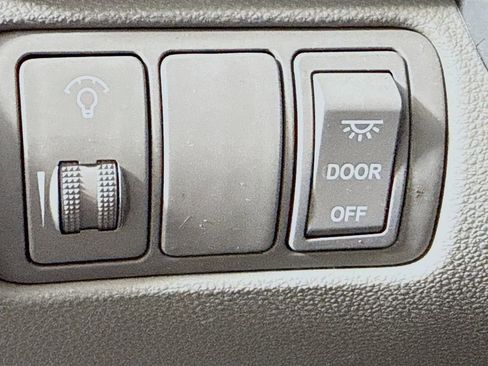 Used 2011 Kia Sedona LX FWD image 8