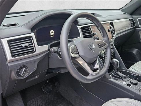 Used 2022 Volkswagen Atlas Cross Sport SE image 10