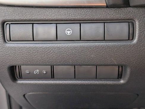 Used 2022 Nissan Rogue SV image 36