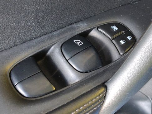 Used 2019 Nissan Rogue SV w/ Premium Package FWD image 27