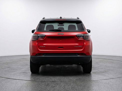 Used 2025 Jeep Compass Limited image 7