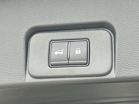 New 2025 Nissan Rogue SV w/ SV Premium Package FWD image 17