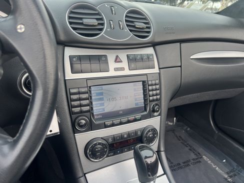 Used 2005 Mercedes-Benz CLK 55 AMG Cabriolet image 32