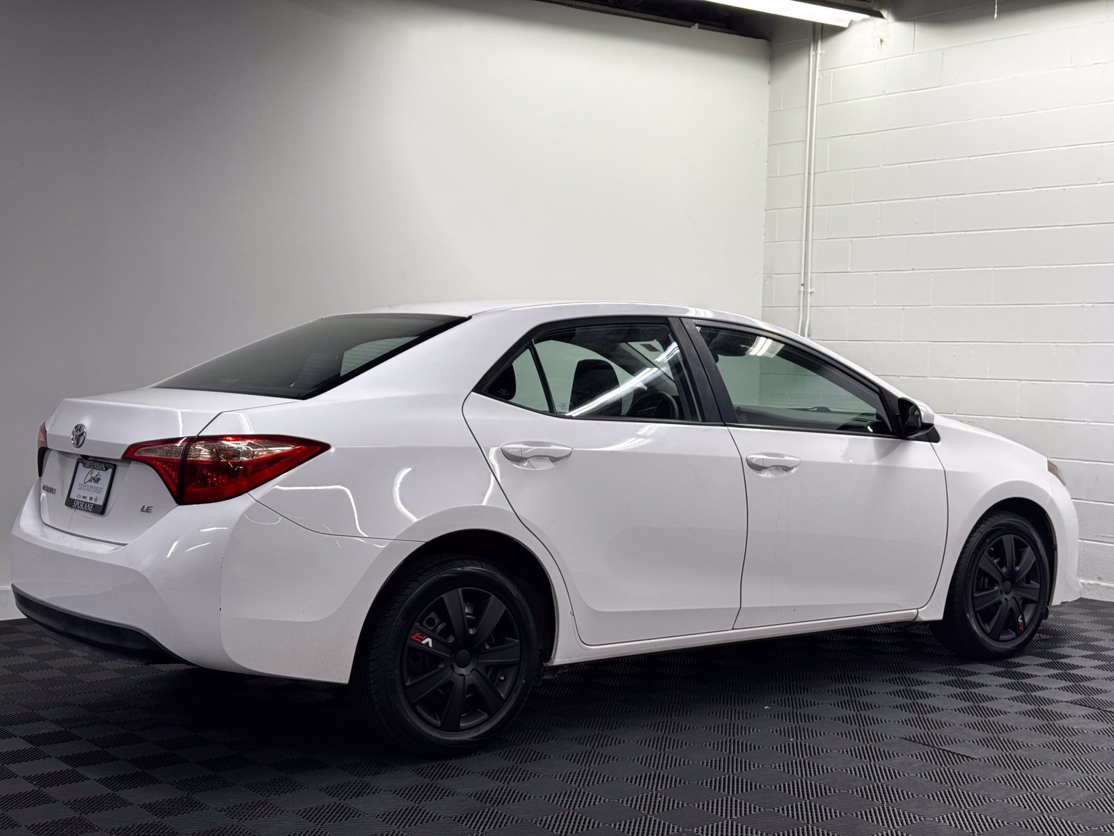 Used 2019 Toyota Corolla LE FWD image 2