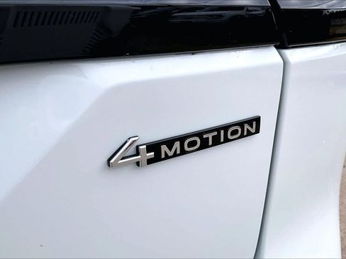 Used 2024 Volkswagen Atlas Peak Edition SE AWD/4WD image 10