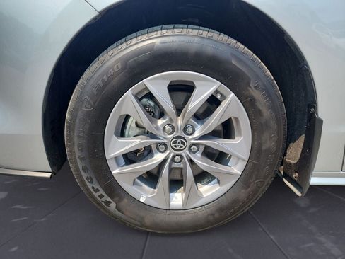 Used 2023 Toyota Sienna XLE w/ XLE Plus Package AWD/4WD image 15