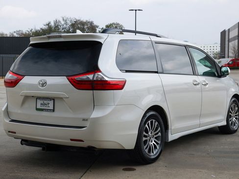 Used 2020 Toyota Sienna XLE image 16