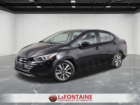 Used 2023 Nissan Versa SV image 1
