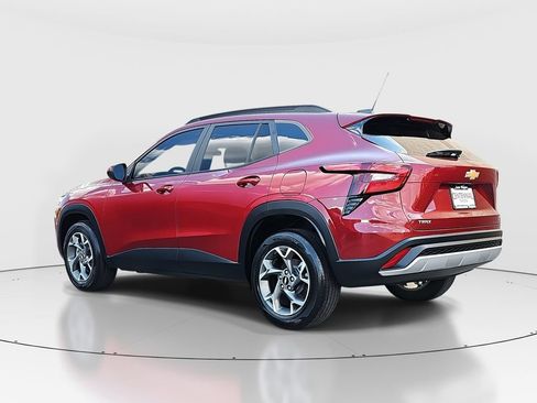 Used 2024 Chevrolet Trax LT w/ Driver Confidence Package FWD image 7