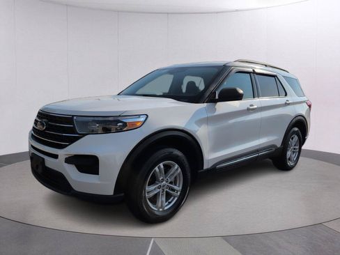 Used 2023 Ford Explorer XLT AWD/4WD image 1