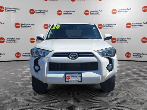 Used 2020 Toyota 4Runner SR5 AWD/4WD image 2