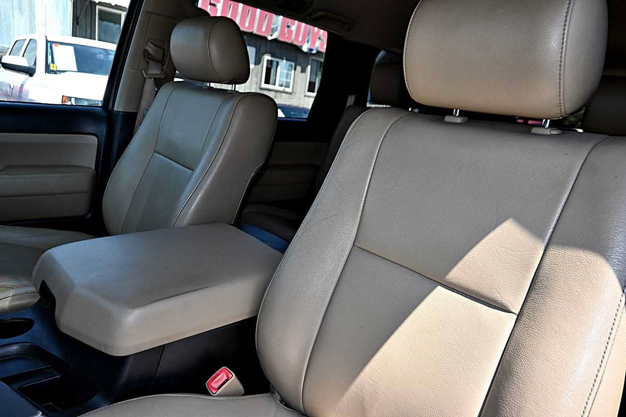 Used 2012 Toyota Sequoia SR5 RWD image 17