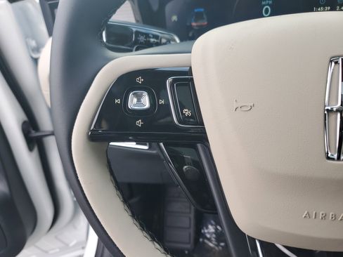 New 2026 Lincoln Corsair Premiere image 17