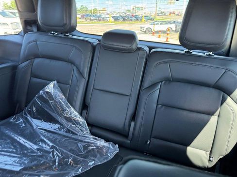 New 2025 Lincoln Navigator Reserve w/ Jet Appearance Package image 13