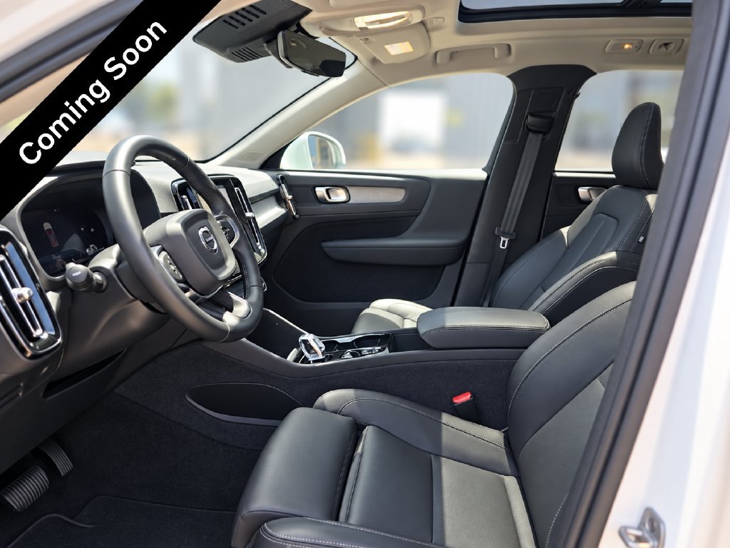 Certified 2025 Volvo XC40 B5 Plus AWD/4WD image 6