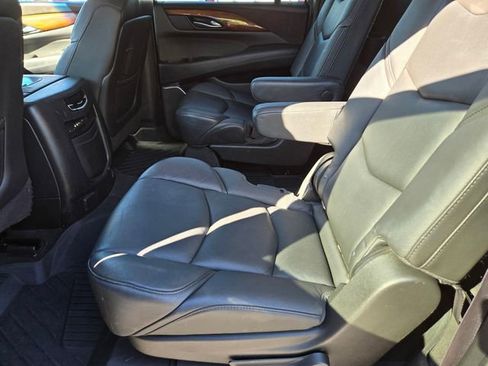 Used 2016 Cadillac Escalade ESV Luxury image 10