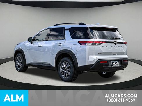 Used 2025 Nissan Pathfinder SV image 7