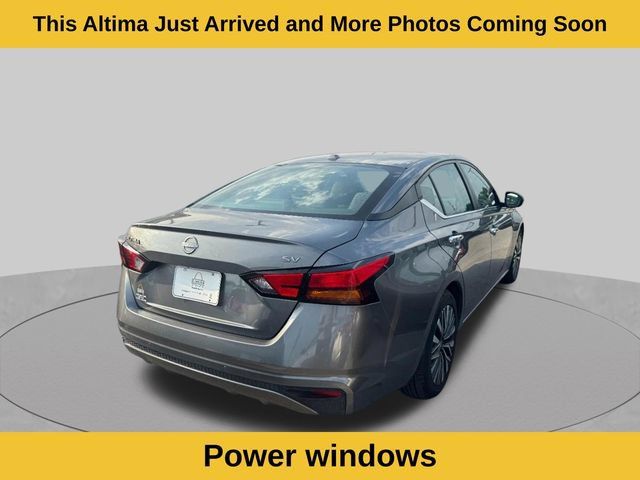 Used 2024 Nissan Altima 2.5 SV FWD image 3