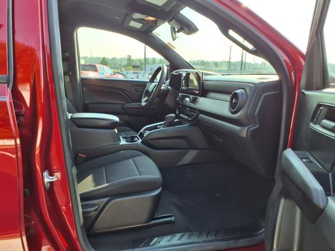 Used 2024 Chevrolet Colorado Trail Boss w/ Technology Package AWD/4WD image 23