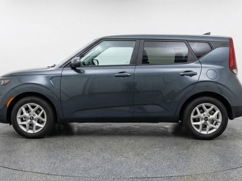 Used 2025 Kia Soul LX w/ LX Technology Package FWD image 5