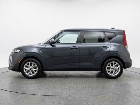 Used 2025 Kia Soul LX w/ LX Technology Package image 5