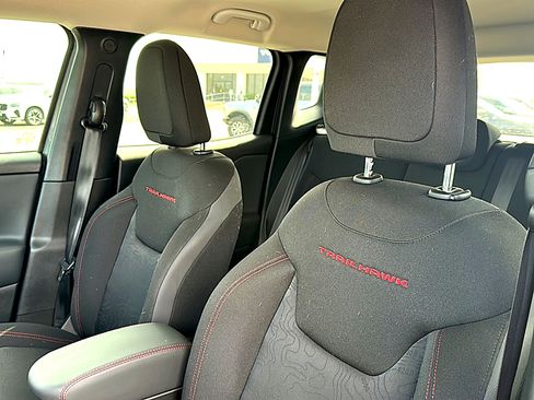 Used 2022 Jeep Renegade Trailhawk w/ Trailer Tow Group AWD/4WD image 14