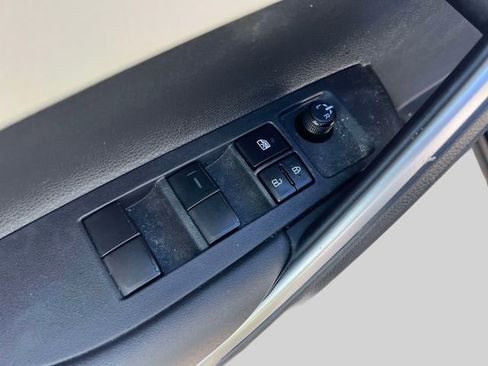 Used 2023 Toyota Corolla Cross L image 19