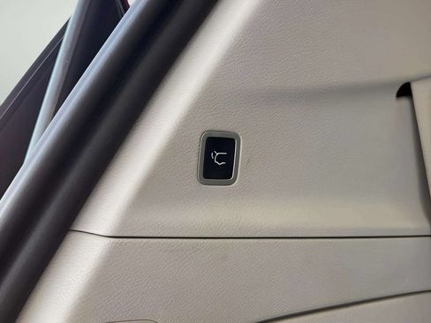 Used 2019 Chrysler Pacifica Touring-L FWD image 14